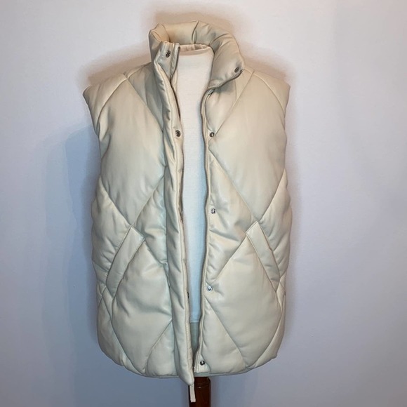 Abercrombie & Fitch Small Medium Beige Cream Faux Leather Vest quilted Oversized - Picture 3 of 10